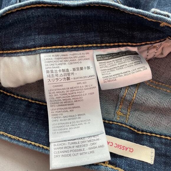 Levis Classic Capris Womens Size 8 W29 Blue Denim Cropped Pants Jeans - Picture 11 of 13